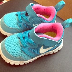 Gently used size 5 girls Nike shoes